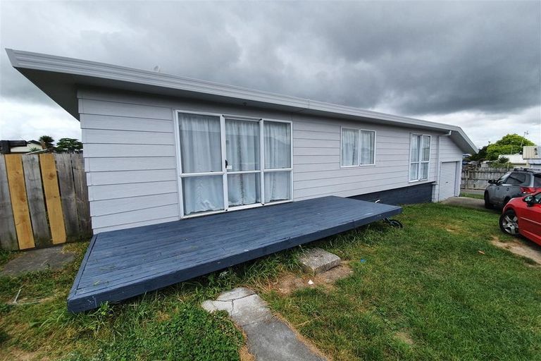 Photo of property in 2/43 Solveig Place, Randwick Park, Auckland, 2105