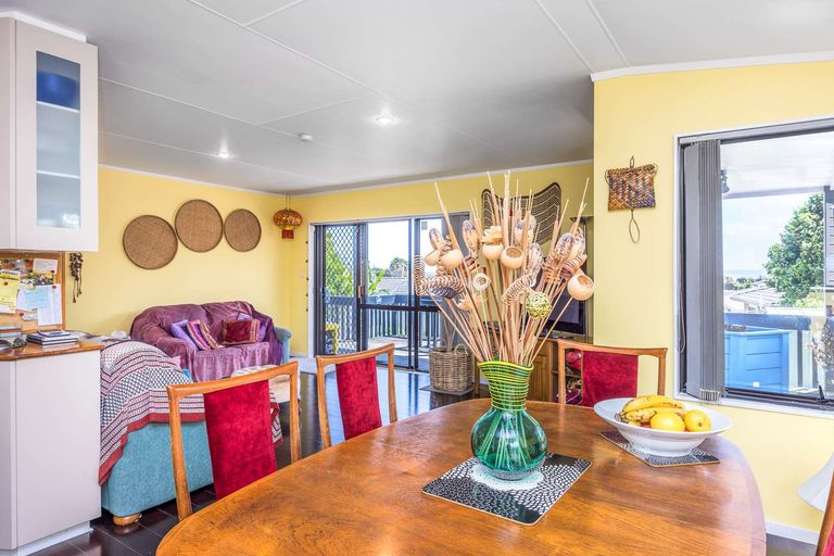 Photo of property in 32 Wai Iti Place, Clendon Park, Auckland, 2103