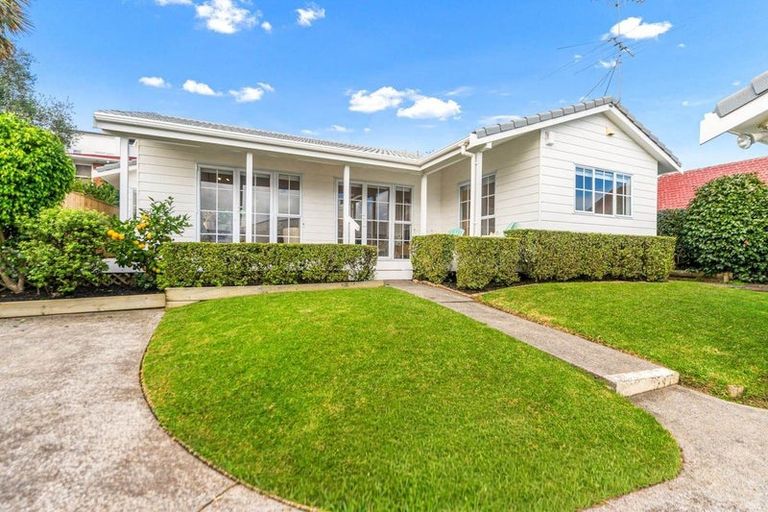 Photo of property in 2/25 College Road, Northcote, Auckland, 0627
