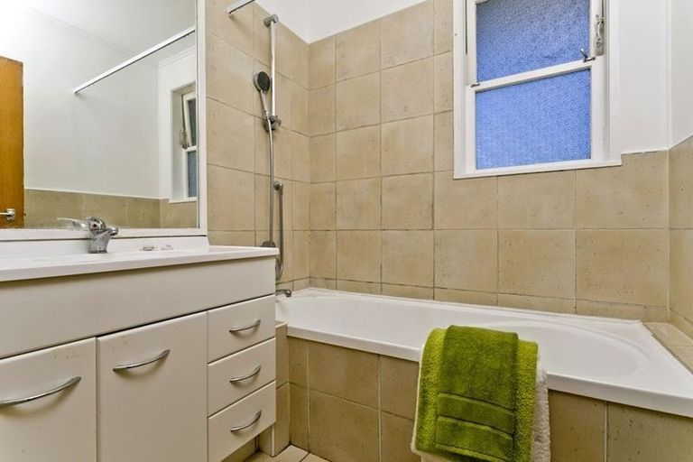 Photo of property in 51 Sycamore Drive, Sunnynook, Auckland, 0620