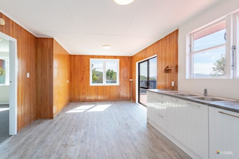 Photo of property in 33 Rangituhi Crescent, Takapuwahia, Porirua, 5022