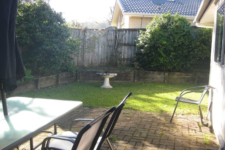 Photo of property in 39 Delmont Close, East Tamaki Heights, Auckland, 2016