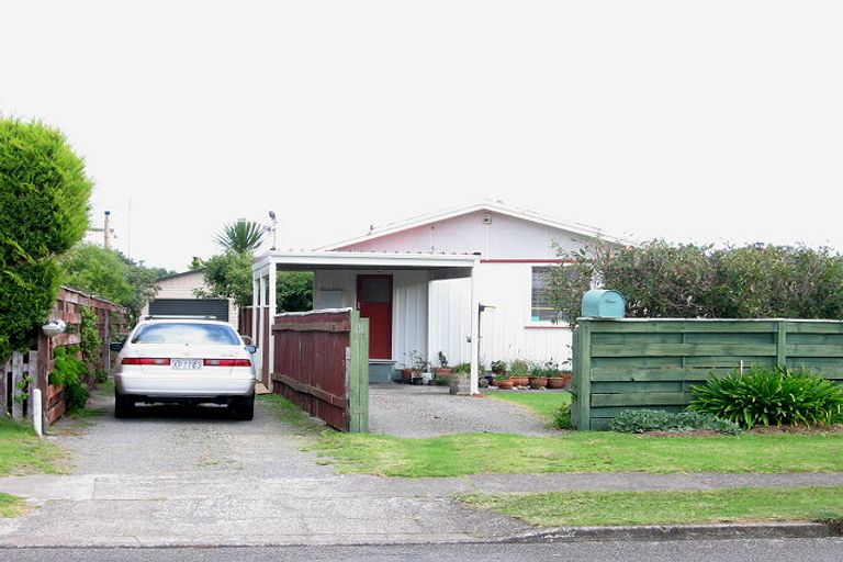 Photo of property in 6 Eruini Street, Waikanae Beach, Waikanae, 5036