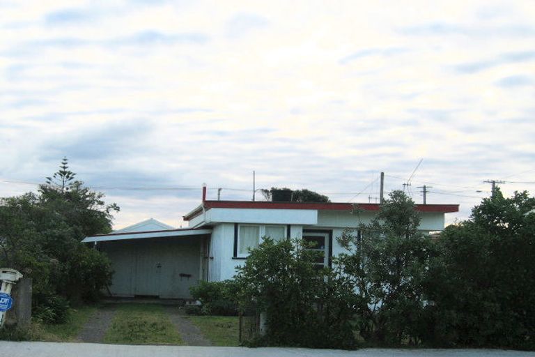 Photo of property in 21 Moana Street, Otaki Beach, Otaki, 5512