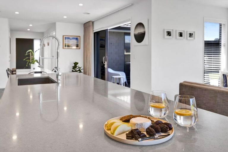 Photo of property in 5 Augusta Grove, Waiwhakaiho, New Plymouth, 4312