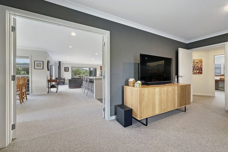 Photo of property in 123 Lisland Drive, Kinloch, Taupo, 3377