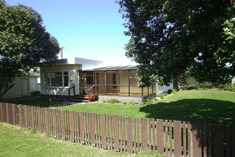 Photo of property in 1 Toi Street, Otaki Beach, Otaki, 5512