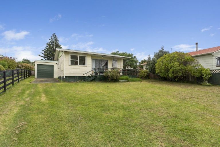 Photo of property in 49 Toi Street, Otaki Beach, Otaki, 5512