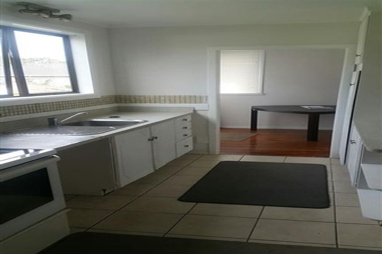 Photo of property in 26 Kingdale Road, Henderson, Auckland, 0610