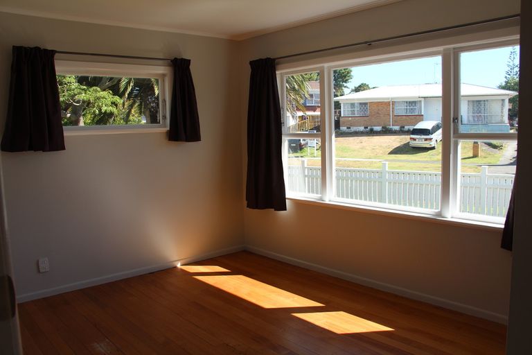 Photo of property in 11 Minton Place, Manurewa, Auckland, 2102