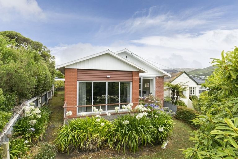 Photo of property in 8 Aplin Terrace, Ngaio, Wellington, 6035