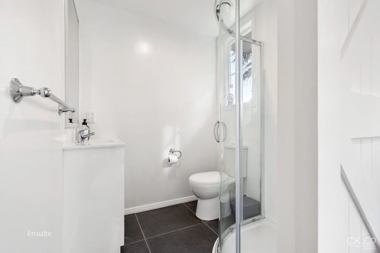 Photo of property in 24 Miromiro Road, Normandale, Lower Hutt, 5010