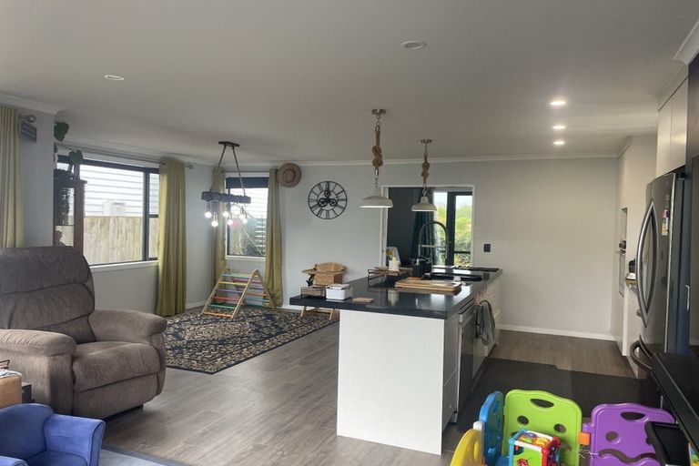 Photo of property in 10 Hopuni Way, Takanini, 2112