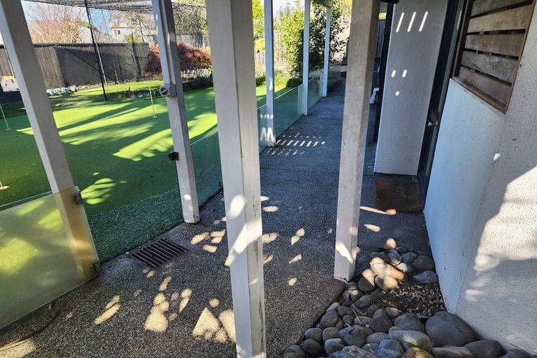 Photo of property in 102 Wiseley Road, West Harbour, Auckland, 0618