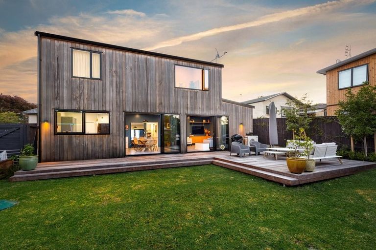 Photo of property in 3a Ward Crescent, Te Atatu Peninsula, Auckland, 0610