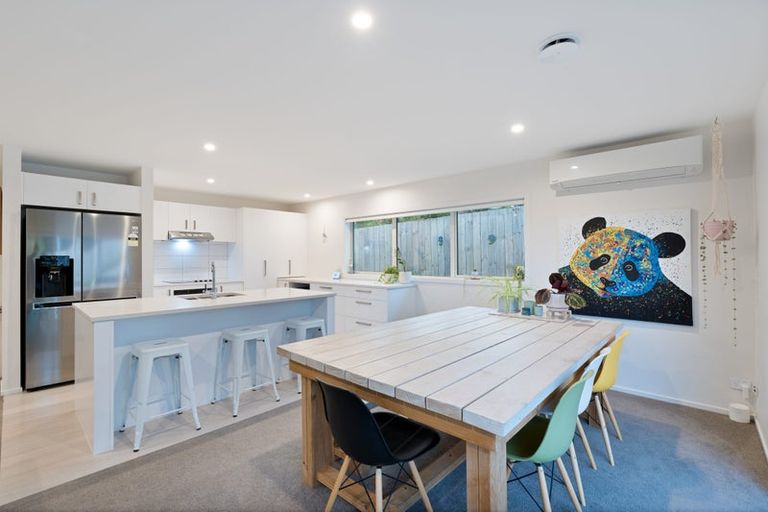 Photo of property in 17 Rauta Way, Helensville, 0800