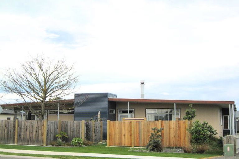 Photo of property in 74 Ferry Road, Clive, 4102