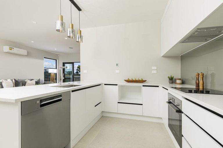 Photo of property in 36 Taiororua Avenue, Massey, Auckland, 0614