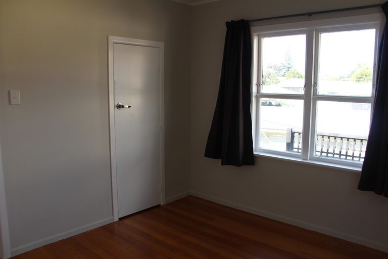 Photo of property in 11 Minton Place, Manurewa, Auckland, 2102