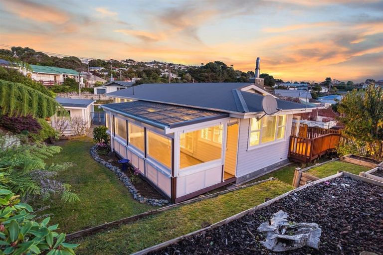 Photo of property in 11 Cara Crescent, Paparangi, Wellington, 6037