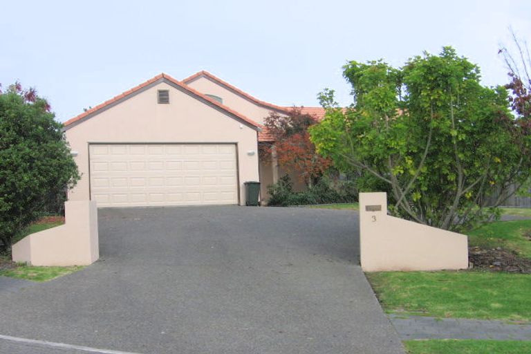 Photo of property in 3 Almond Grove, Greenhithe, Auckland, 0632