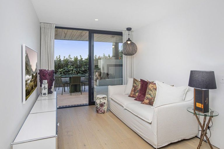 Photo of property in 8a Beachville Road, Redcliffs, Christchurch, 8081