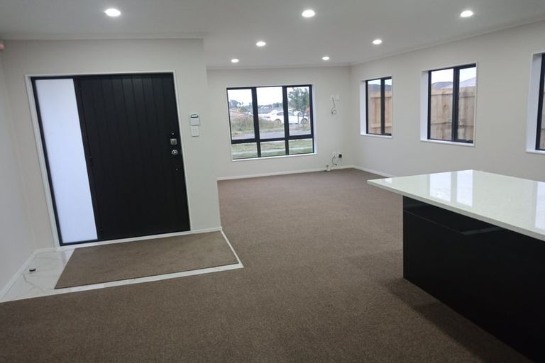 Photo of property in 21 Black Beech Crescent, Takanini, 2110