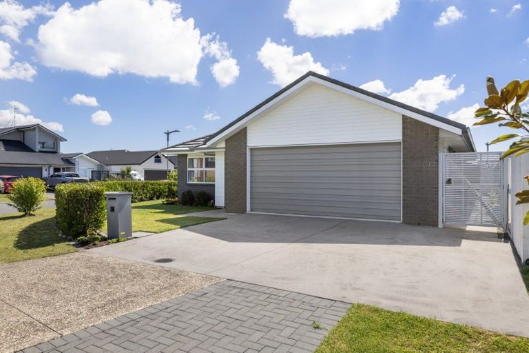 Photo of property in 70 Awataha Crescent, Pyes Pa, Tauranga, 3110