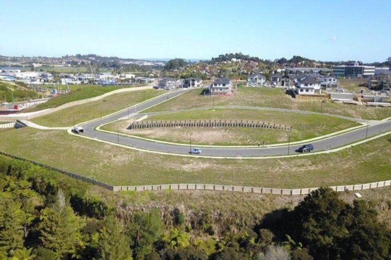 Photo of property in 8 Carberry Lane, Pinehill, Auckland, 0632