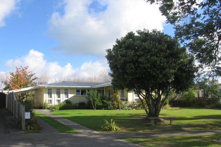 Photo of property in 6 Egmont Place, Westbrook, Palmerston North, 4412