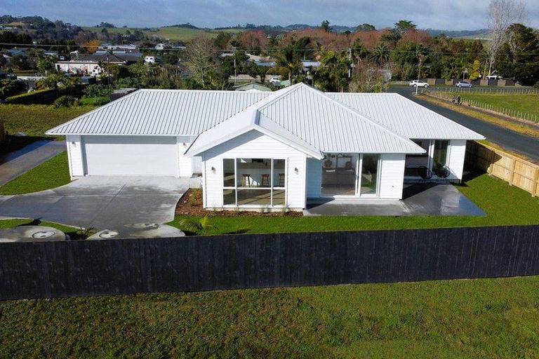 Photo of property in 35 Weka Street, Mangawhai, 0505