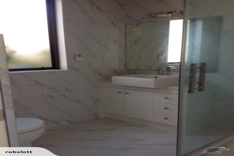 Photo of property in 43 Harrowglen Drive, Northcross, Auckland, 0630