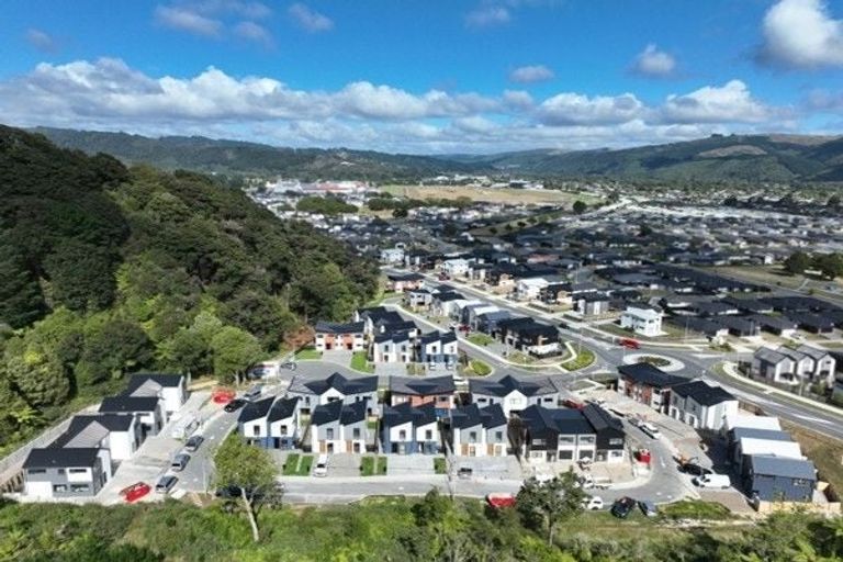 Photo of property in 14 Joseph Bolton Crescent, Wallaceville, Upper Hutt, 5018