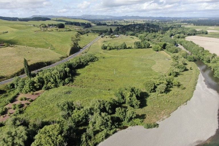 Photo of property in 2966 State Highway 2, Waipukurau, 4281