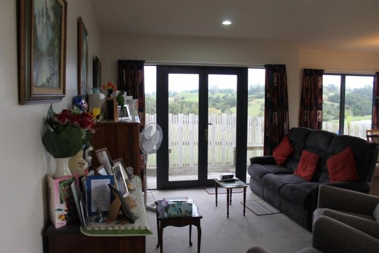 Photo of property in 4a Ash Grove, Maungaturoto, 0520