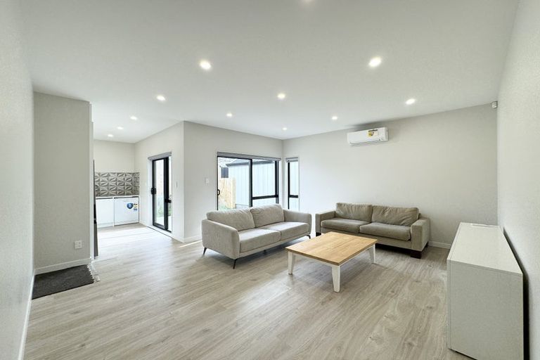 Photo of property in 16 Morus Road, Massey, Auckland, 0614