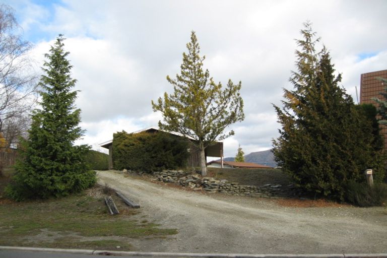 Photo of property in 15 Hunter Crescent, Wanaka, 9305