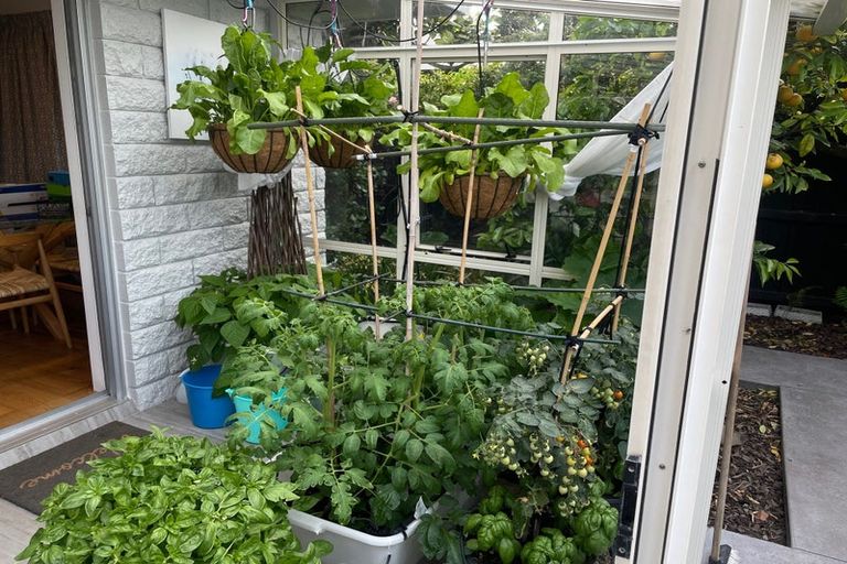 Photo of property in 2/57a Beachville Road, Redcliffs, Christchurch, 8081