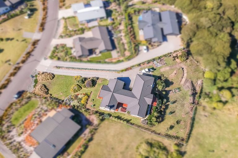 Photo of property in 28 Ferndale Drive, Waikanae, 5036