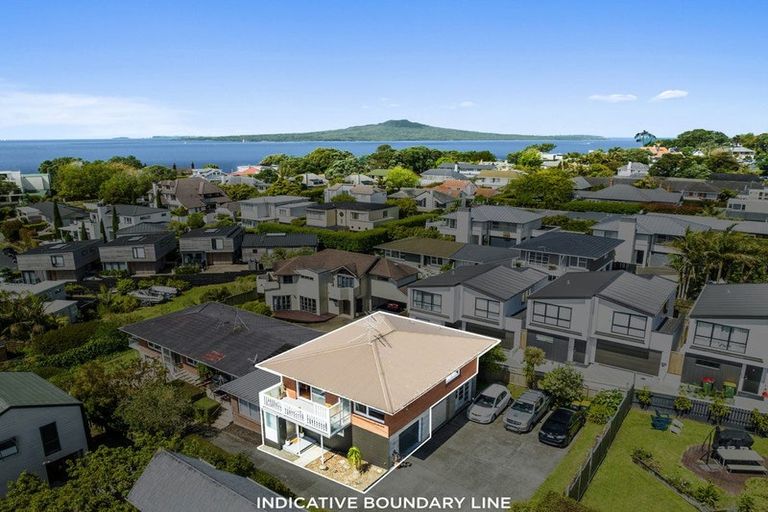 Photo of property in 1/264 Lake Road, Hauraki, Auckland, 0622