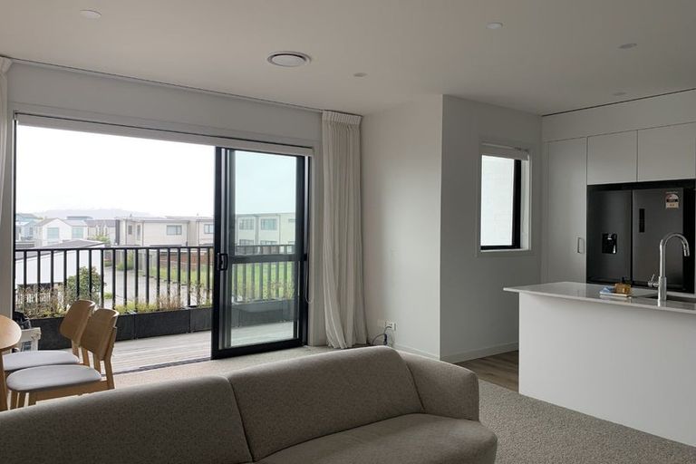 Photo of property in 9/1 Genevieve Lane, Hobsonville, Auckland, 0616