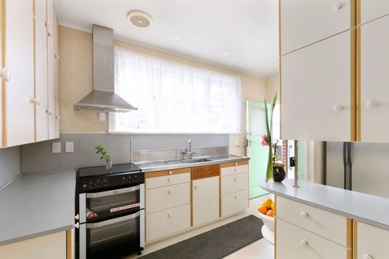 Photo of property in 32 Bracken Road, Paparangi, Wellington, 6037