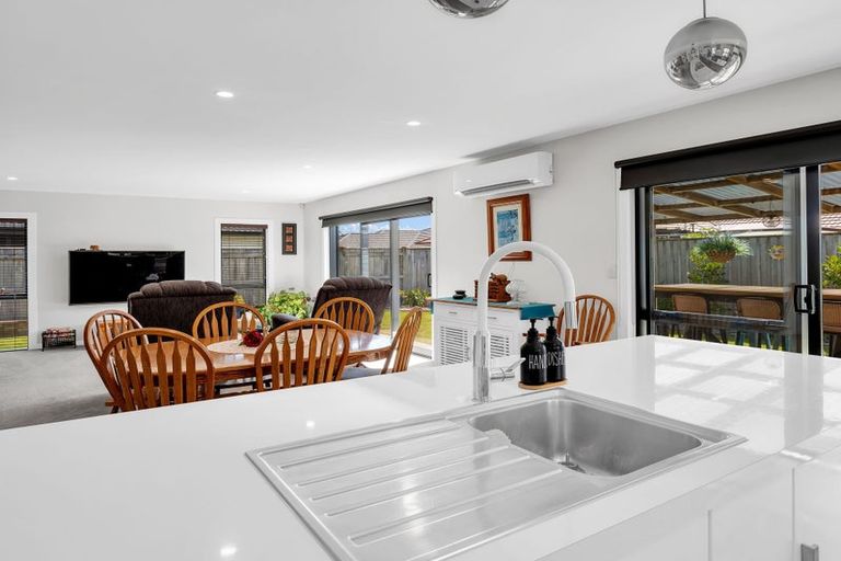 Photo of property in 27 Balrickard Way, Milson, Palmerston North, 4414