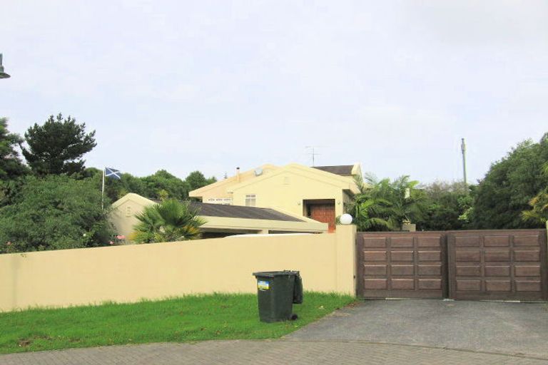 Photo of property in 21 Almond Grove, Greenhithe, Auckland, 0632