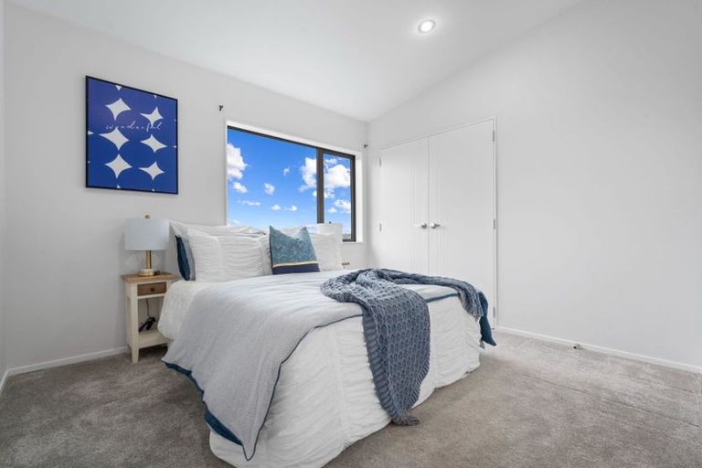 Photo of property in 2 Dhaka Lane, Ranui, Auckland, 0612