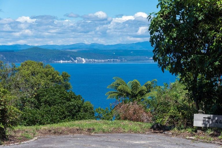 Photo of property in 44 Whakamoenga Point, Acacia Bay, Taupo, 3385