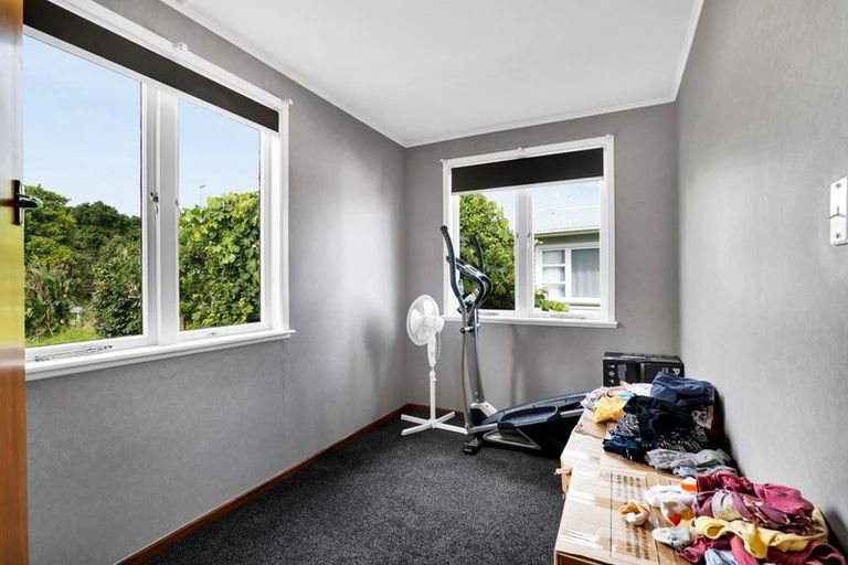 Photo of property in 27 Reid Avenue, Hawera, 4610