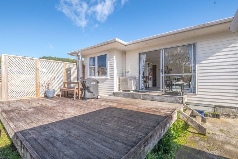Photo of property in 31 Swansea Street, Cannons Creek, Porirua, 5024