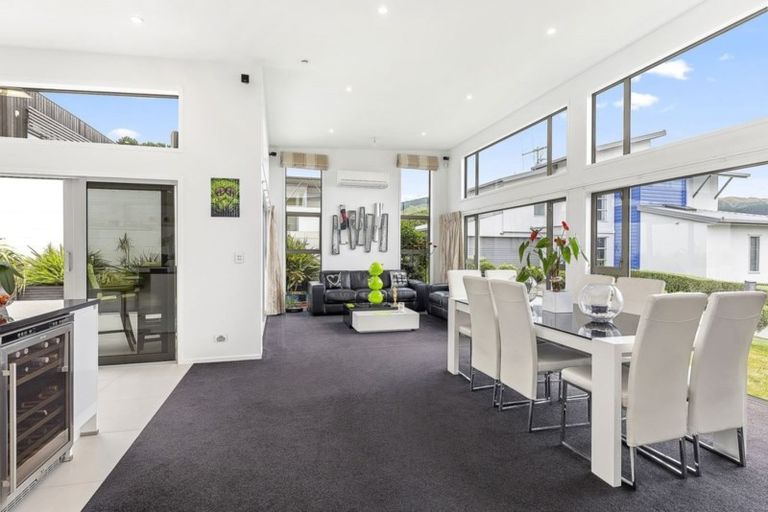 Photo of property in 5 Linacre Way, Tawa, Wellington, 5028