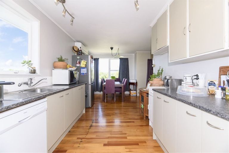 Photo of property in 6 Harmel Road, Glendene, Auckland, 0602